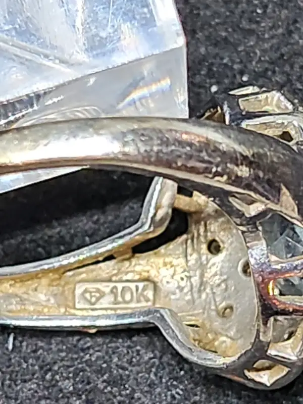 10k Gold Aquamarine and Diamonds Antique Gorgeous Ring in Jewellery & Watches in City of Toronto - Image 3