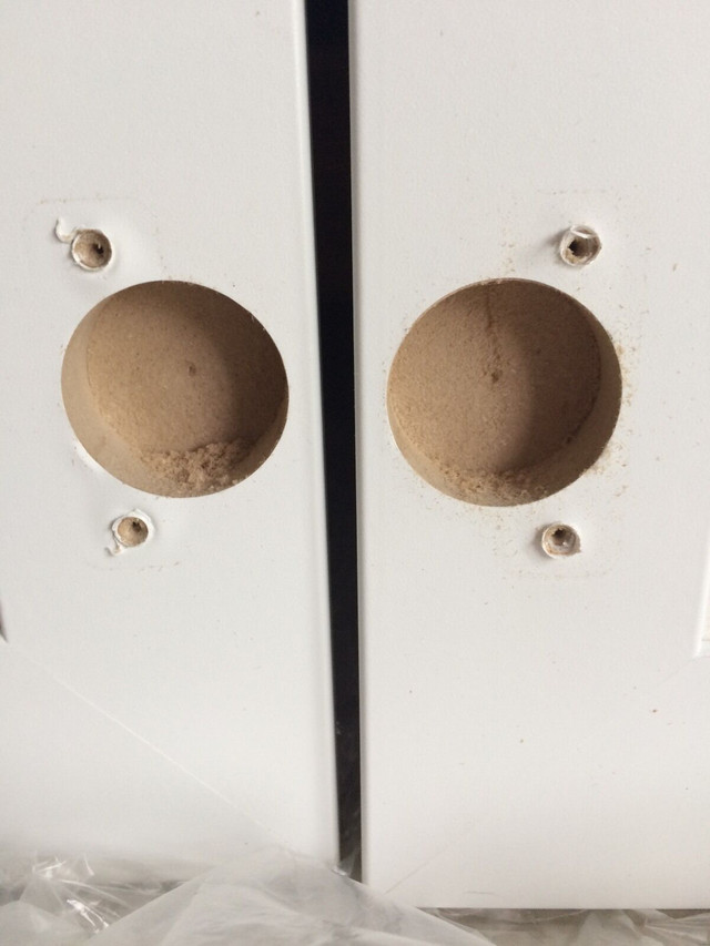 2 portes armoires polyester neuves dans Armoires et revêtements de comptoir  à Trois-Rivières - Image 4