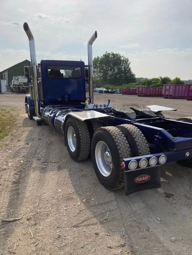 2004 Peterbilt 379 in Heavy Trucks in Markham / York Region - Image 5