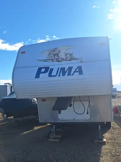 2008 PUMA 5th Wheel Trailer 25ft * 4 burner stove/oven * 2 way fridge/freezer * Microwave * Built-in...