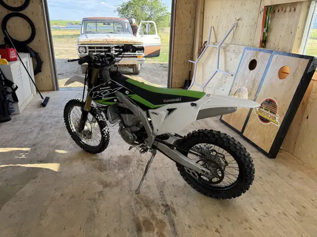 2019 Kawasaki KX450 in Dirt Bikes & Motocross in Medicine Hat - Image 2