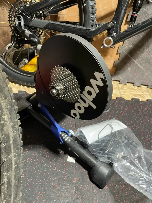 wahoo Kickr V5 - like new in Other in Guelph - Image 2