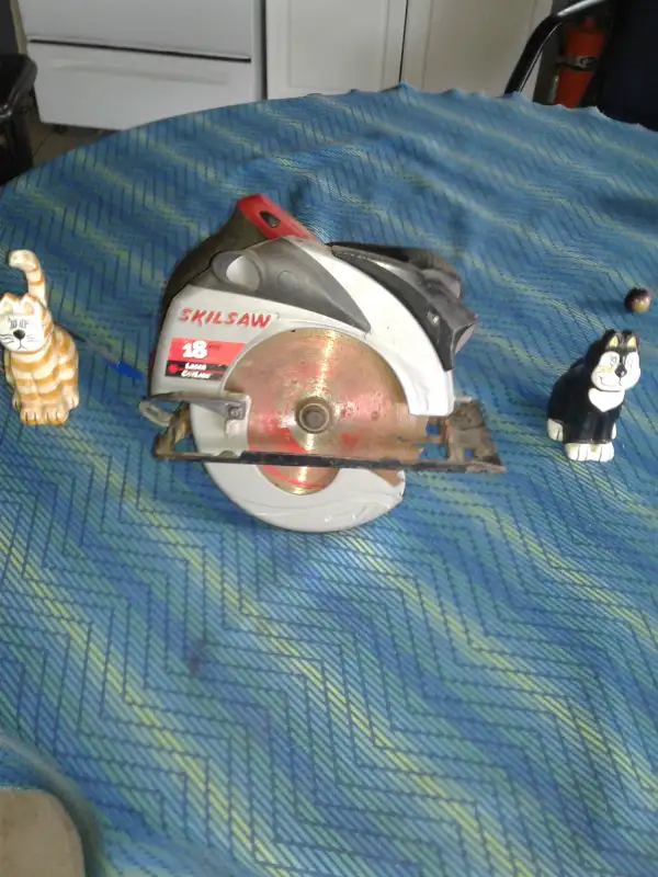 18 volt skilsaw and carbide blade in Power Tools in Hamilton - Image 2