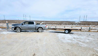 Truck and flat deck trailer