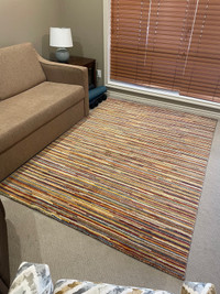 Wool area rug (5’7” x 7’10”)