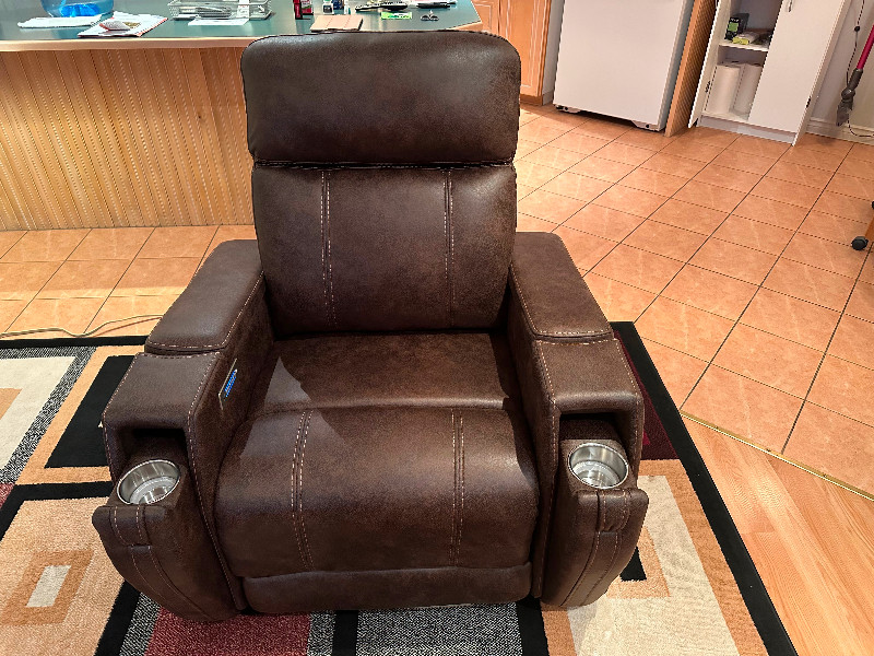 VALENCIA HOME THEATRE LUCCA FABRIC RECLINER MINT CONDITION Chairs