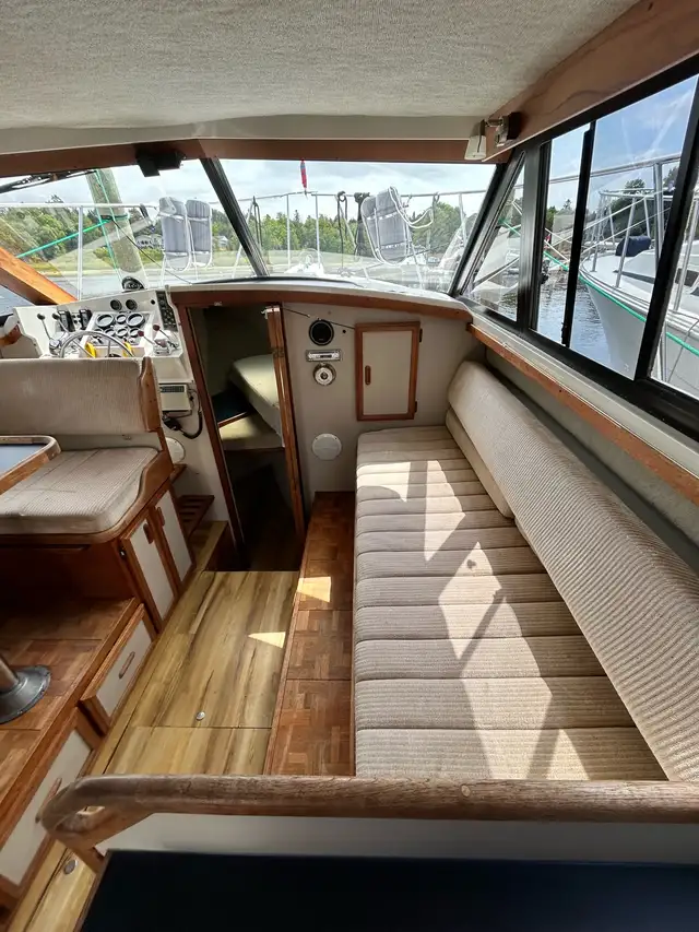 1986 Carver Voyager 2827 in Powerboats & Motorboats in Saint John - Image 5