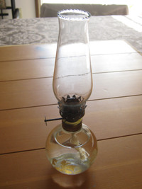 ANTIQUE OIL LAMP NIGHT-LIGHT