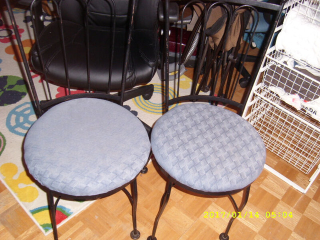 FS: Black metal frame dining chairs, comfort chair, microwaves in Bookcases & Shelving Units in Ottawa