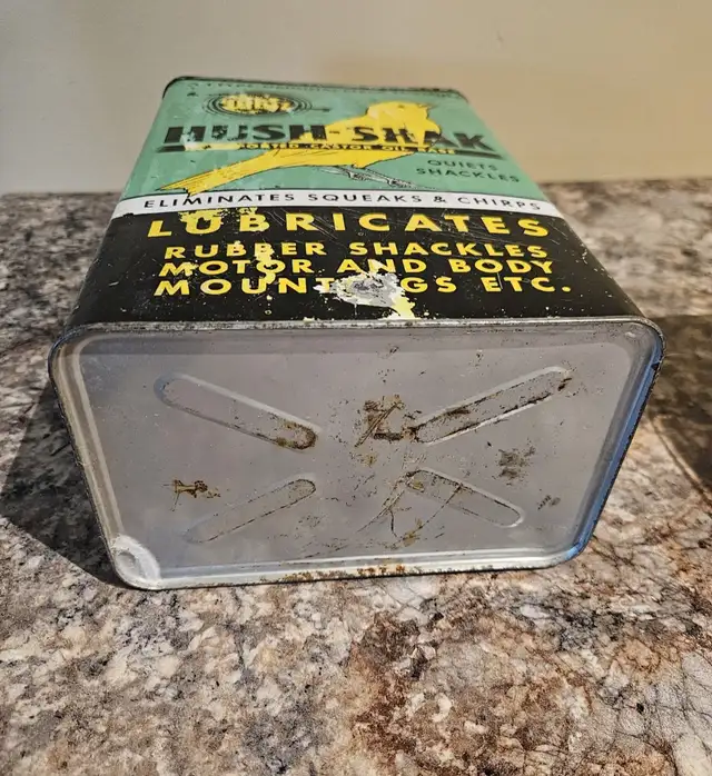 Vintage Whiz hush-shak oil can in Arts & Collectibles in Kelowna - Image 7