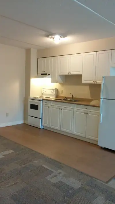 Discover your affordable and secure apartment, conveniently located near transportation and schools....