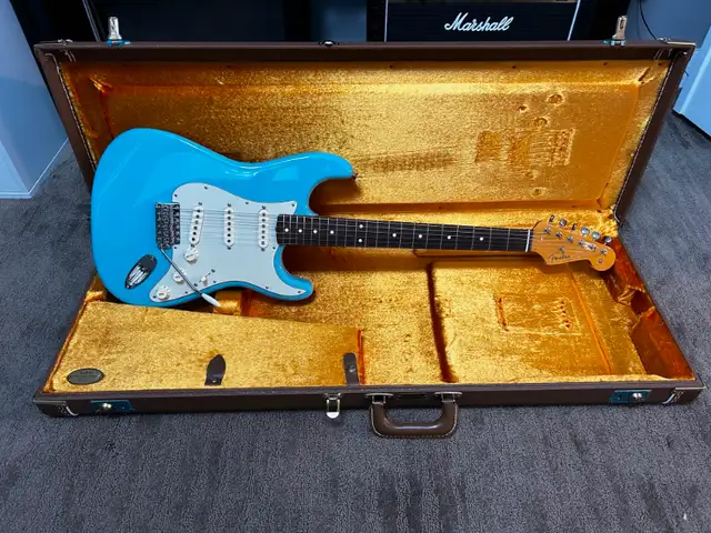 Incredible Vintage USA Fender Stratocaster 62 Reissue AVRI in Guitars in Saskatoon - Image 2