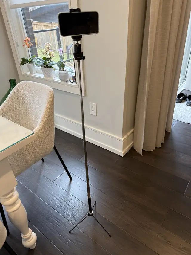 Phone stand in Other in Markham / York Region - Image 3