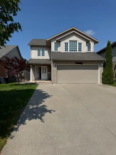 Main Floor for Rent | 4-Bedroom Detached Home