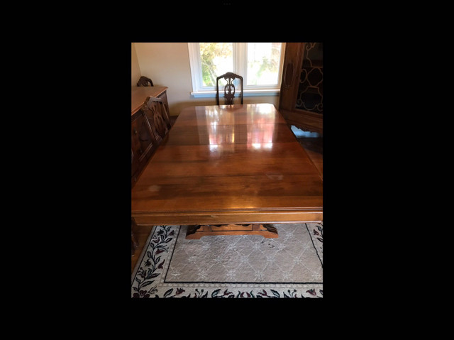 Antique dining room table,chairs,cabinet in Dining Tables & Sets in Woodstock - Image 4
