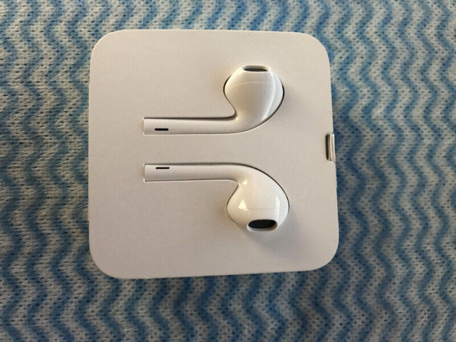 Iphone 7 and up headphones with lightning connector in Cell Phone Accessories in Kitchener / Waterloo