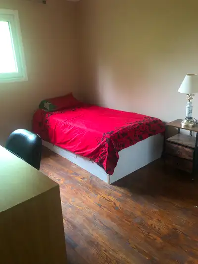 Room for rent in Oakville, near Sheridan