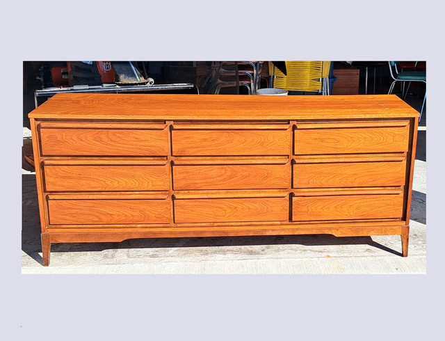 Vintage Mid Century Teak Look Quality Walnut Dresser Credenza in Dressers & Wardrobes in Owen Sound