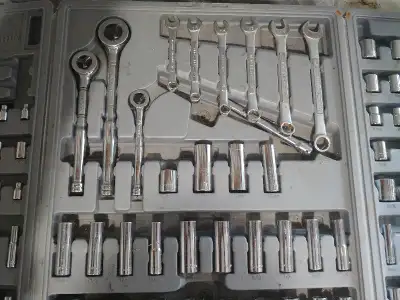 Sears Craftsman Tool Set, with 3 different sockets and 67 different sockets, metric and Imperial in...