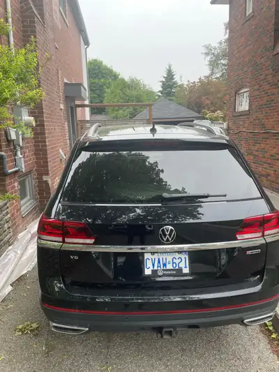 2021 Volkswagon atlas , SEL premium, fully loaded , hitch, black on black , no dents , very minor su...