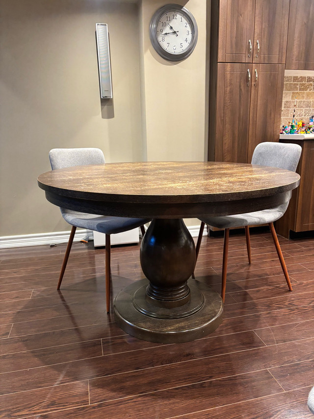 round dining table set  in Dining Tables & Sets in Oakville / Halton Region - Image 2