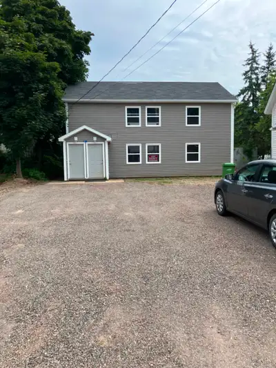 Welcome to 9.5 Bridge st Middleton apartment 1 Located on the lower level, this 3 bedroom 1 bath dup...