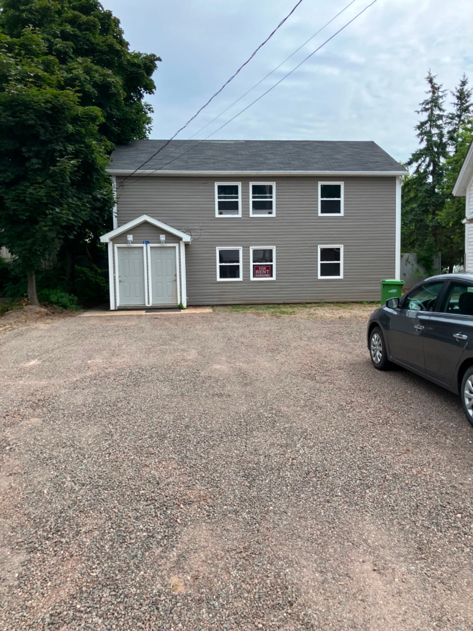 3 bedroom ground level living in Middleton 1