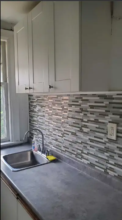 Quite building in century home close to Victoria Park and downtown Kitchener offers 2 rooms with kit...