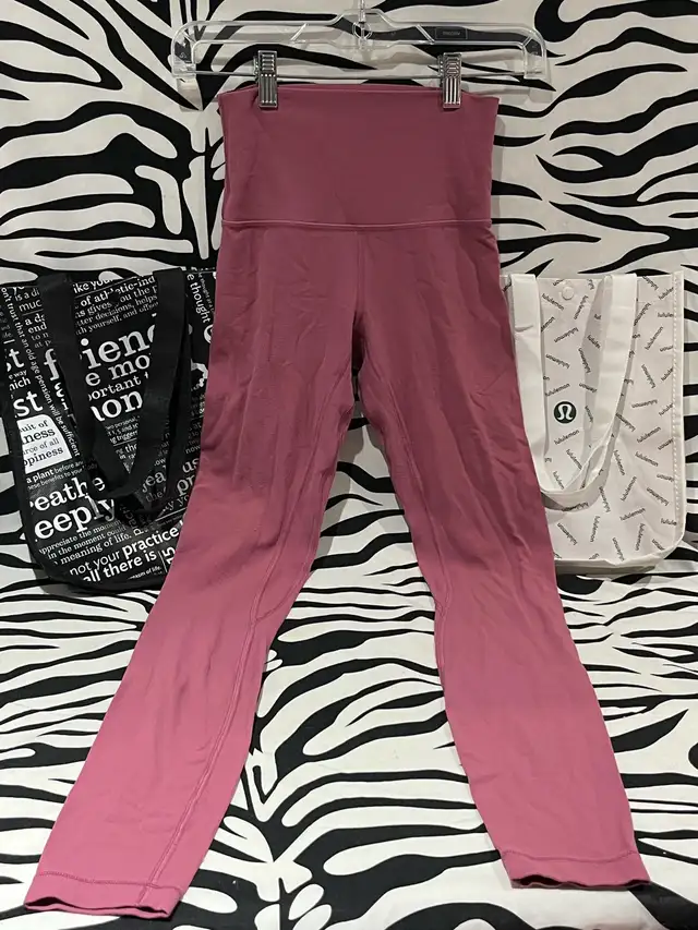 Lululemon Pants/ Leggings in Women's - Bottoms in City of Toronto - Image 3