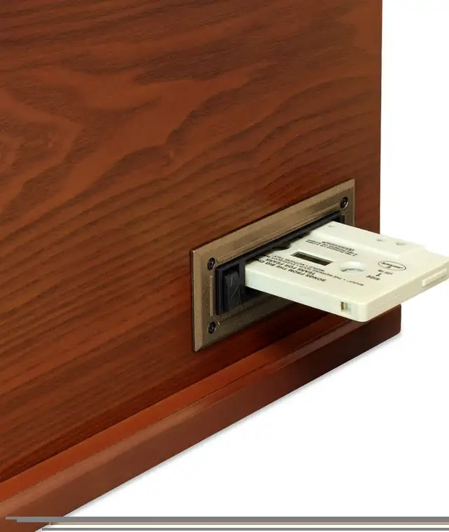 Victrola Navigator 8-in-1 Classic Bluetooth Record in General Electronics in Mississauga / Peel Region - Image 5