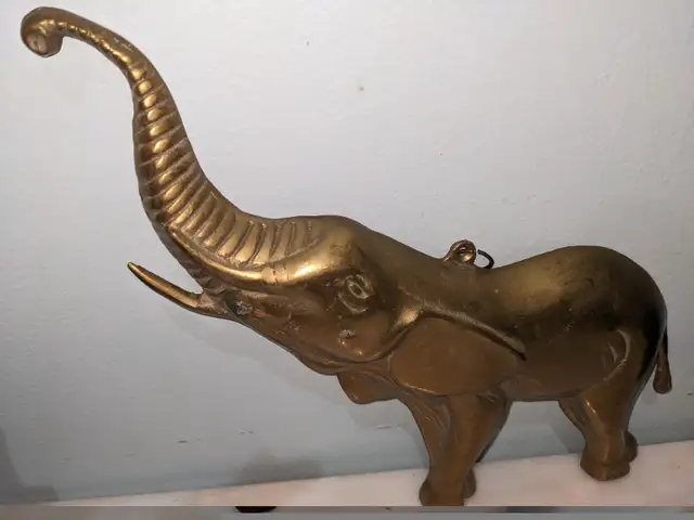 Vintage large brass elephant wall art wall hang decor display in Arts & Collectibles in City of Toronto - Image 5