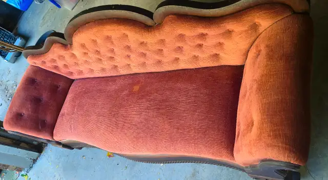 VICTORIAN COUCH