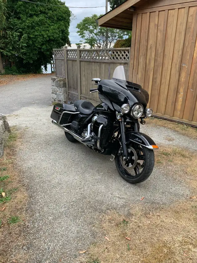 Harley Davidson Motorcycle in Touring in Kamloops - Image 6