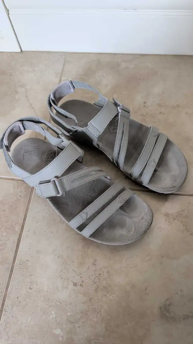 Merrell Sandspur Rose Convert Grey Women's Sandals in Women's - Shoes in Edmonton - Image 2