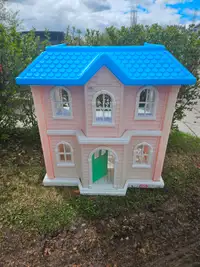 Free Outdoor Dollhouse