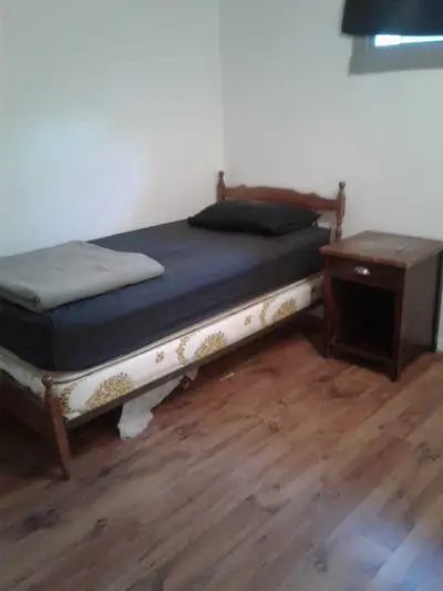 ROOM FURNISHED WITH BED LINEN NIGHT TABLE DRESSER KITCHEN $230 PER WEEK, LOOKING FOR A SINGLE WORKIN...