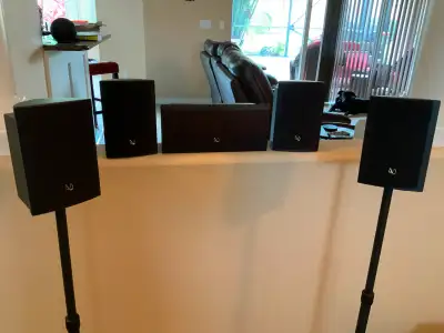 Infinity Minuette Surround Sound Speakers. Includes Center Speaker, 2 front speakers, 2 back speaker...