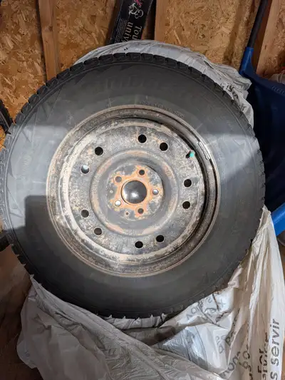 Bridgestone Blizzak DM-V2 Winter ties (4) with steel rims. 225/70 R16 Used on a Mazda CX-5 2014 for...