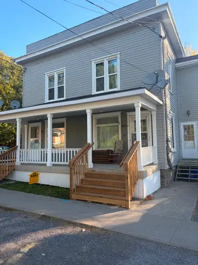 -Bright, clean 2 bedroom in a 4 plex home -This apartment had new appliances, floors and paint in Ma...