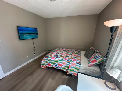 Private Room in Downtown Calgary