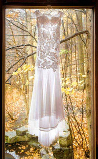 *Excellent Used Condition*  Wedding Dress