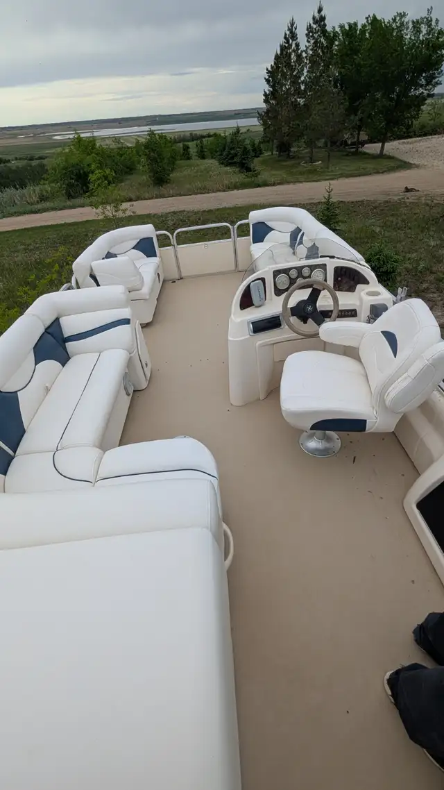 SWEETWATER PONTOON 2008 in Powerboats & Motorboats in Saskatoon - Image 4