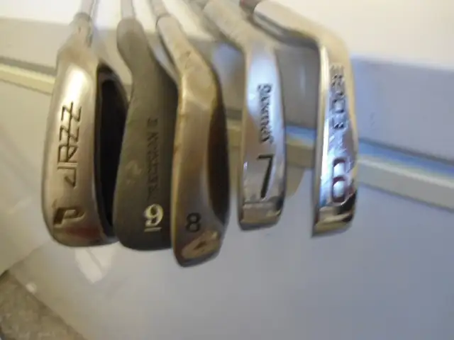 SET OF MEN'S RIGHT HANDED GOLF CLUBS WITH BAG   21 in Golf in Sudbury - Image 9