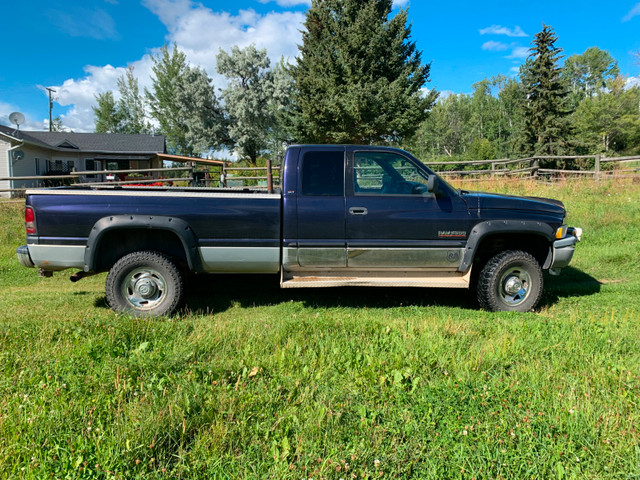 1999 Dodge 2500 in Cars & Trucks in Kamloops - Image 2