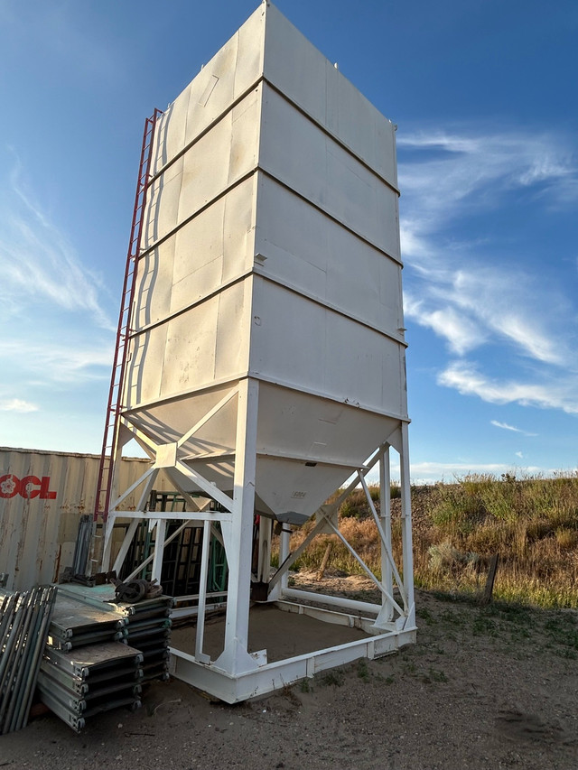 40 ton silo $10,000 in Farming Equipment in Medicine Hat