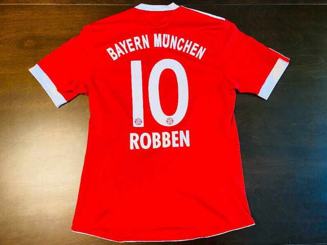 2009-2010 - Vintage Bayern Munich Soccer Jersey - Arjen Robben in Arts & Collectibles in City of Toronto