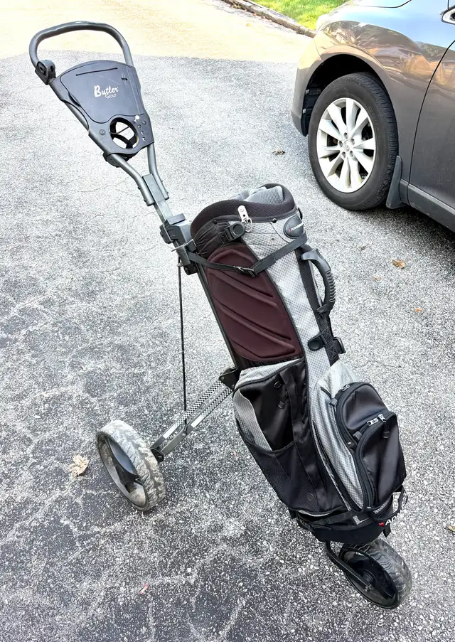 golf bag and pull cart in Golf in Barrie - Image 2
