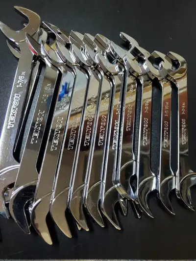 Leaving the industry. Never used. Have shipping papers for proof of purchase. SAE/ 27 pieces: 3/8 to...