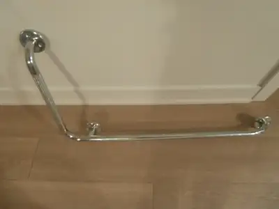 BARRE DE SOUTIEN(NEUVE) POUR SALLE DE BAIN EN L-ACIER SOLIDE, View more