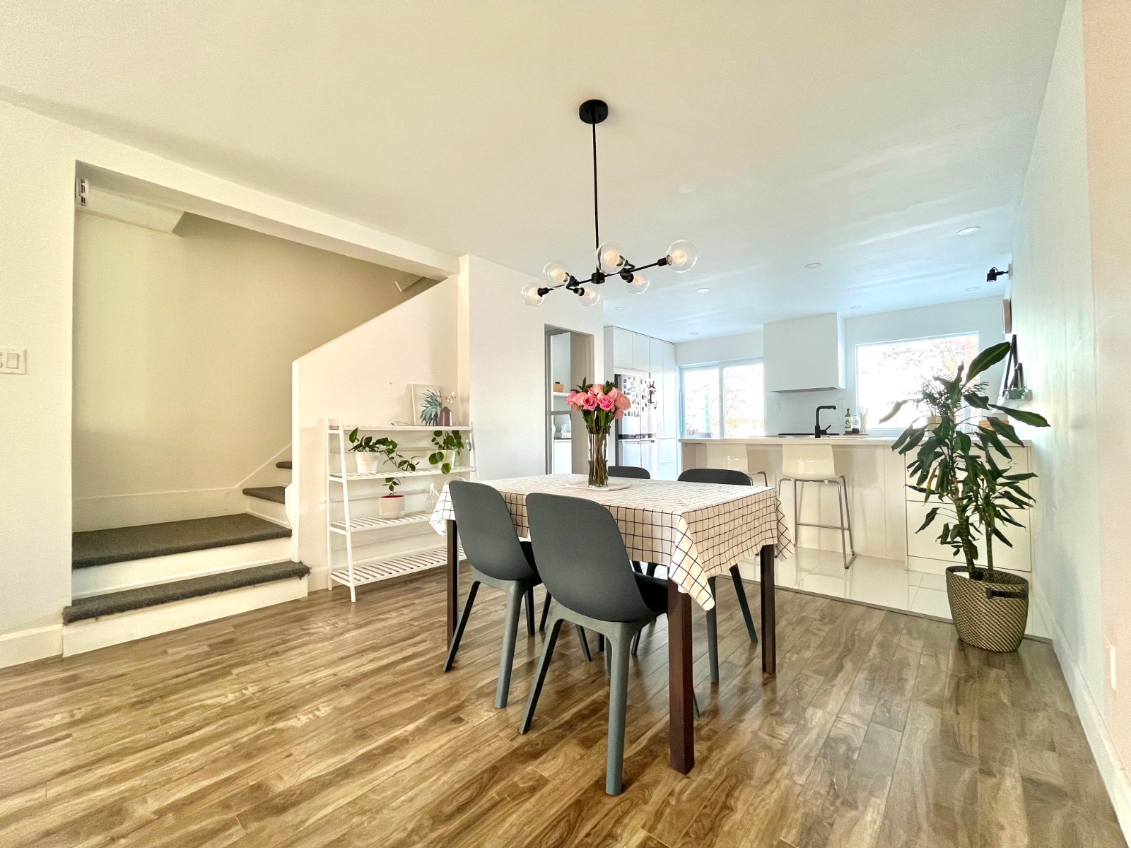 Spacious & Bright 2+1 Bed Townhouse in Candiac — photo 2